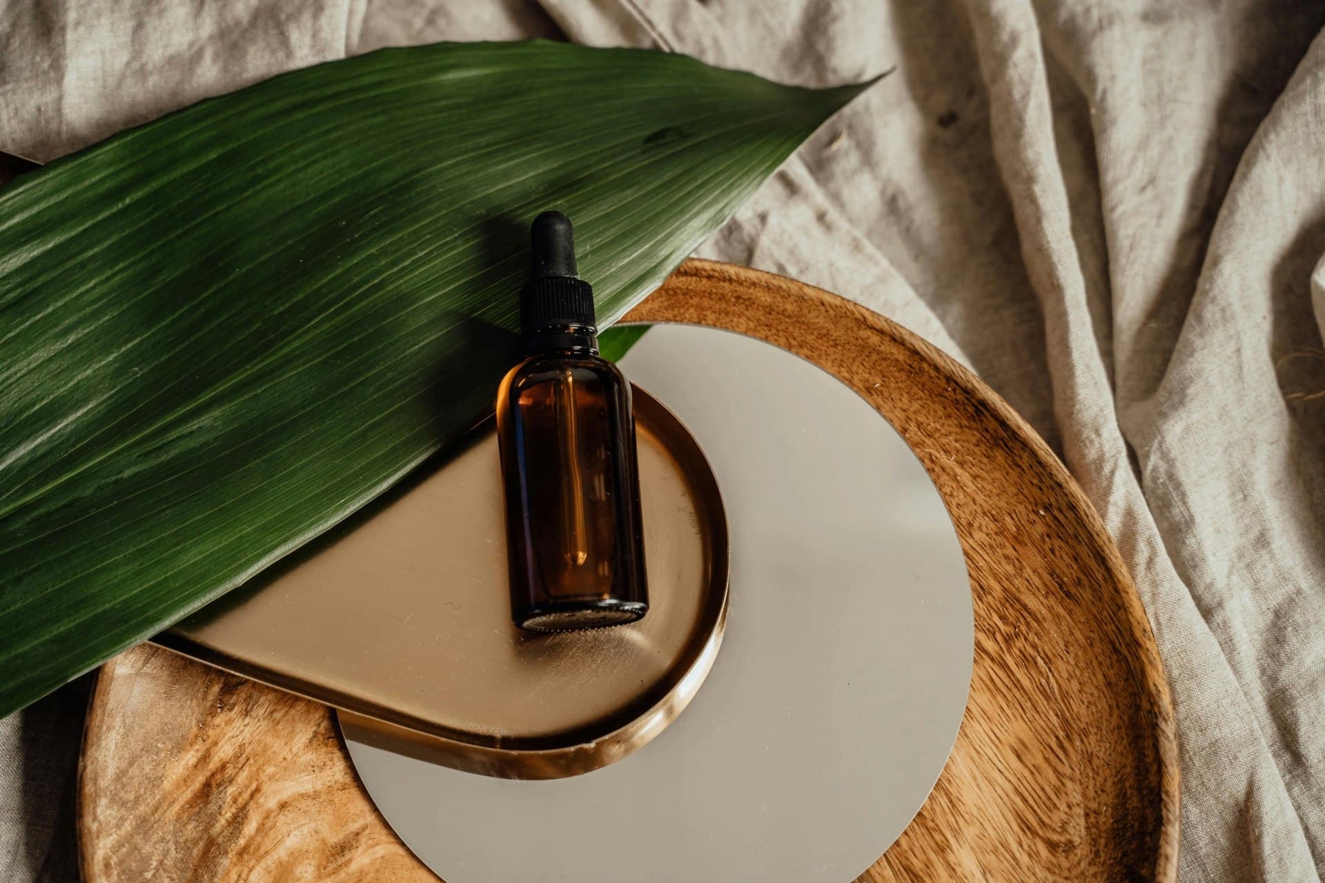 A display image in the spa home page with green leaf, essential oil and linen towel